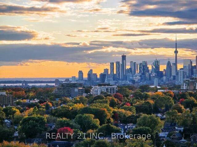 2103 - 5 MASSEY SQUARE Toronto Ontario, M4C 5L6 - 1 Bedroom Condo For Sale