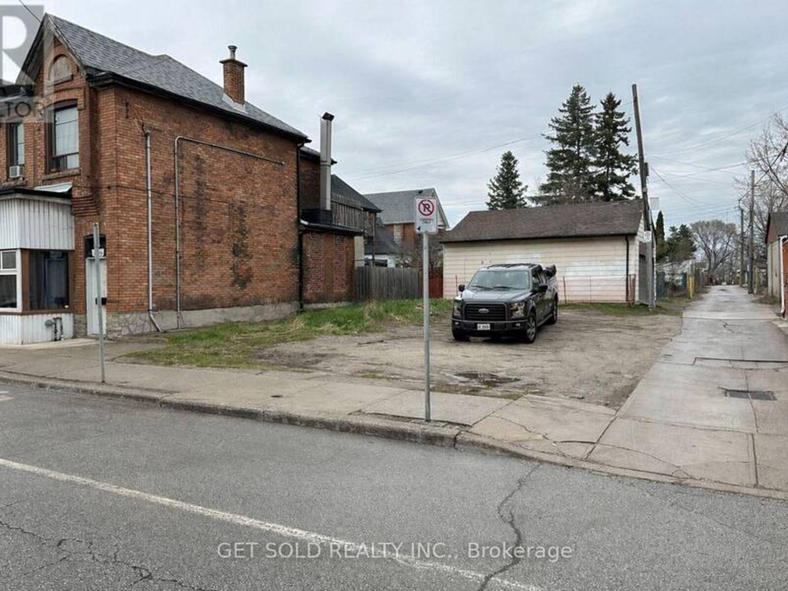 325 BARTON STREET E, Hamilton, Ontario L8L 2X6