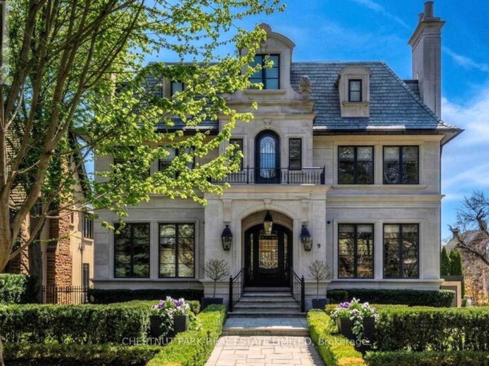 9 DEWBOURNE AVENUE, Toronto, Ontario M5P 1Z1