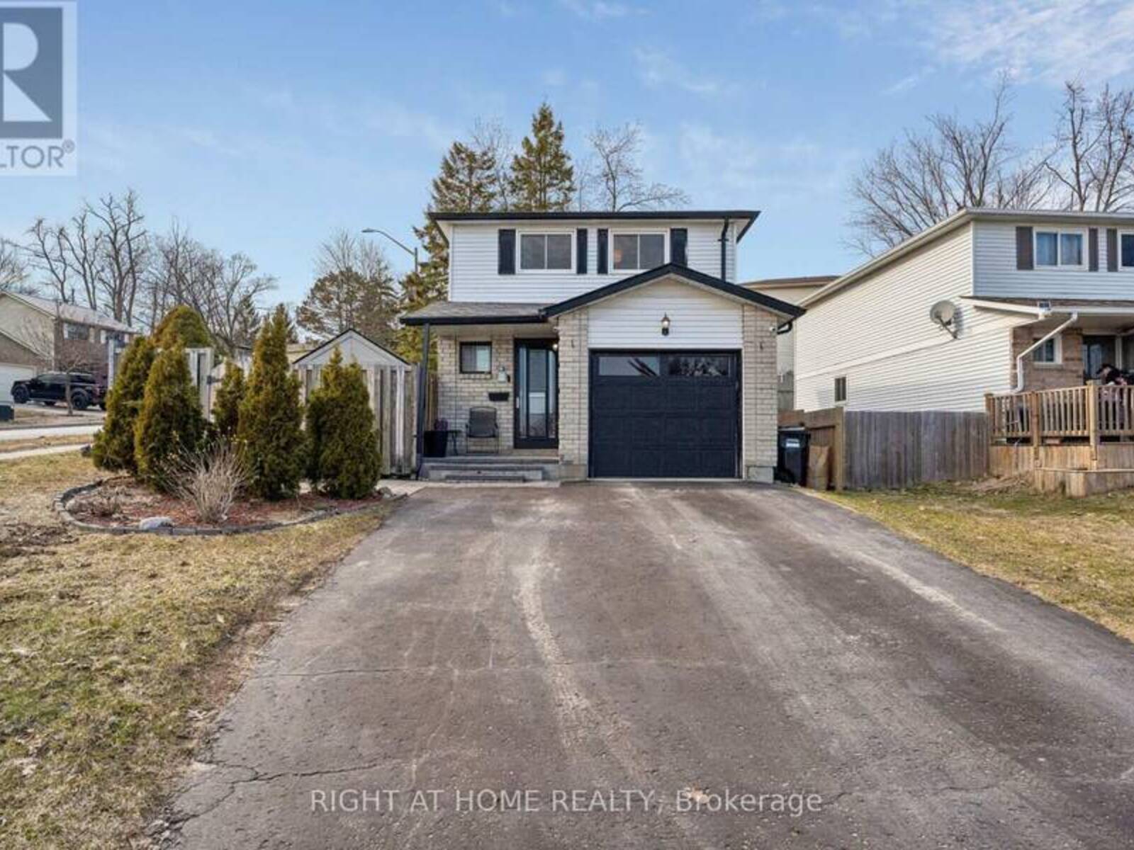 56 HEMINGWAY CRESCENT, Barrie, Ontario L4N 5G1