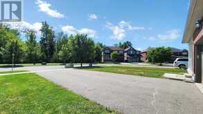 28 RICHMOND PARK DRIVE | Georgina Ontario | Slide Image Four