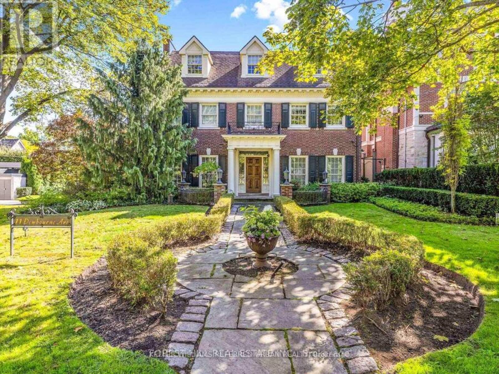 11 DEWBOURNE AVENUE, Toronto, Ontario M5P 1Z3