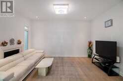 38 TIPP DRIVE | Richmond Hill Ontario | Slide Image Sixteen
