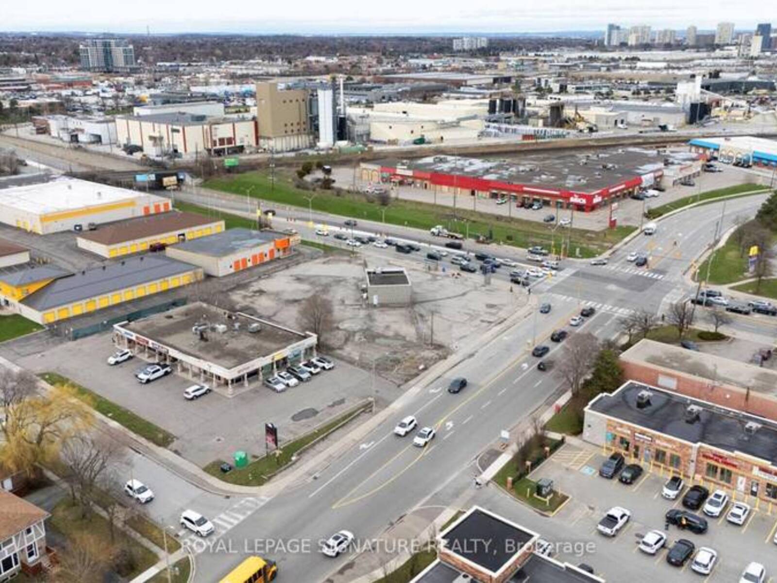 73 KENNEDY ROAD S, Brampton, Ontario L6W 3E4