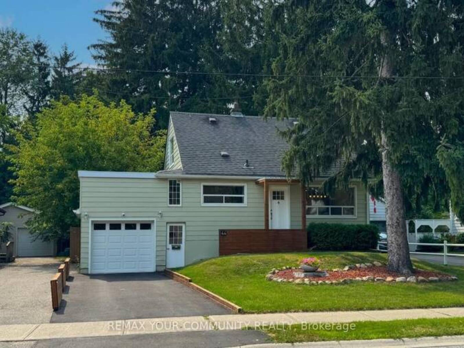 44 REAMAN STREET, Richmond Hill, Ontario L4C 4P1