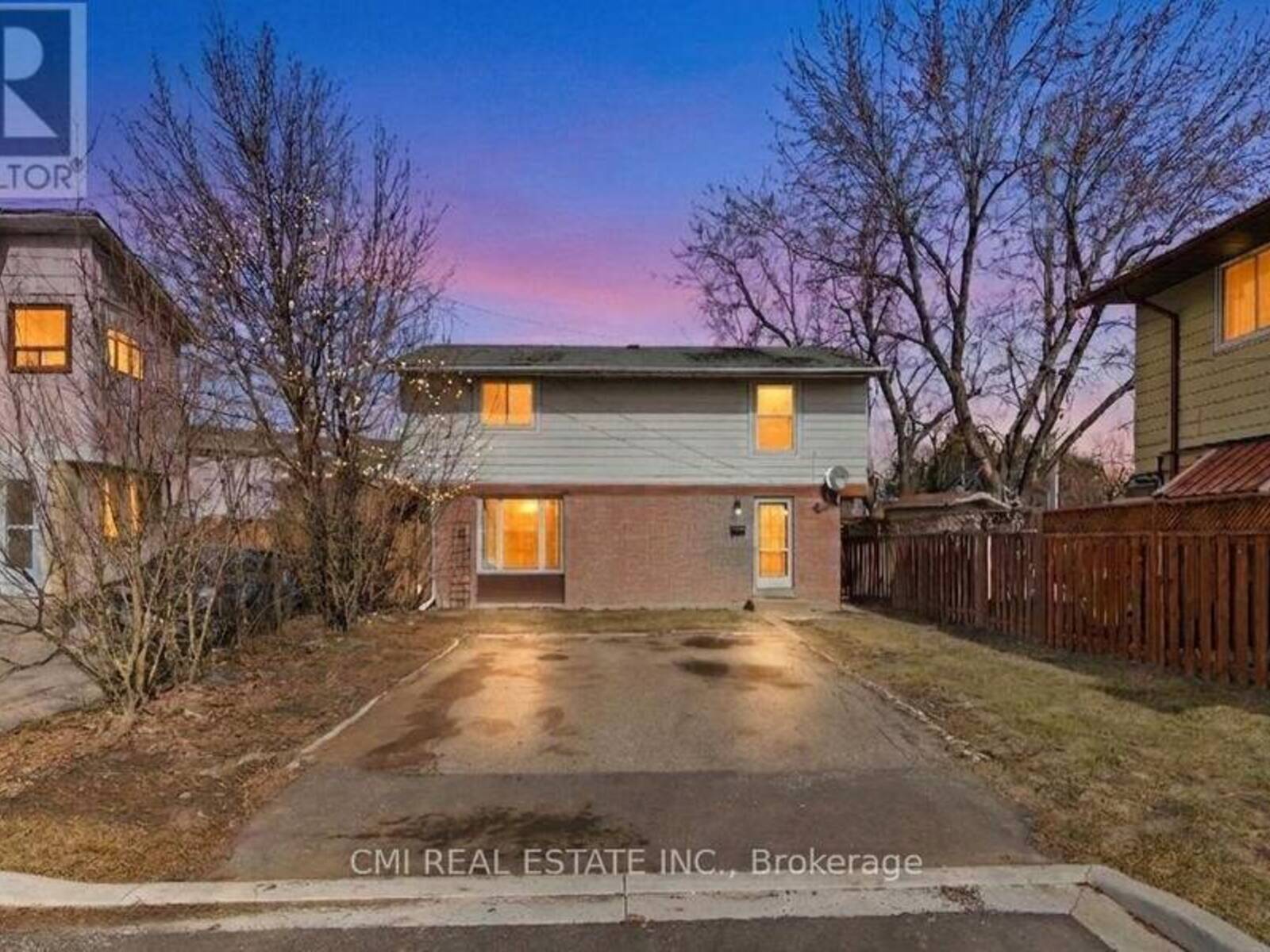 8 HURONIA COURT, Brampton, Ontario L6S 2C7