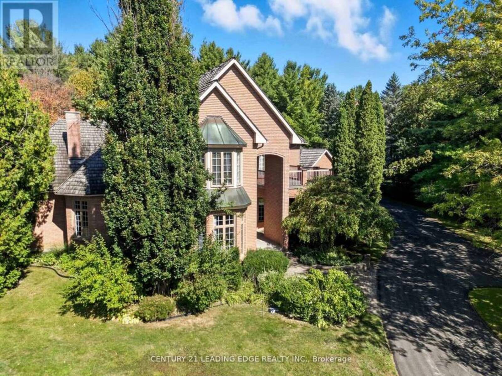 8 BUNHILL COURT, Ajax, Ontario L1Z 1X5