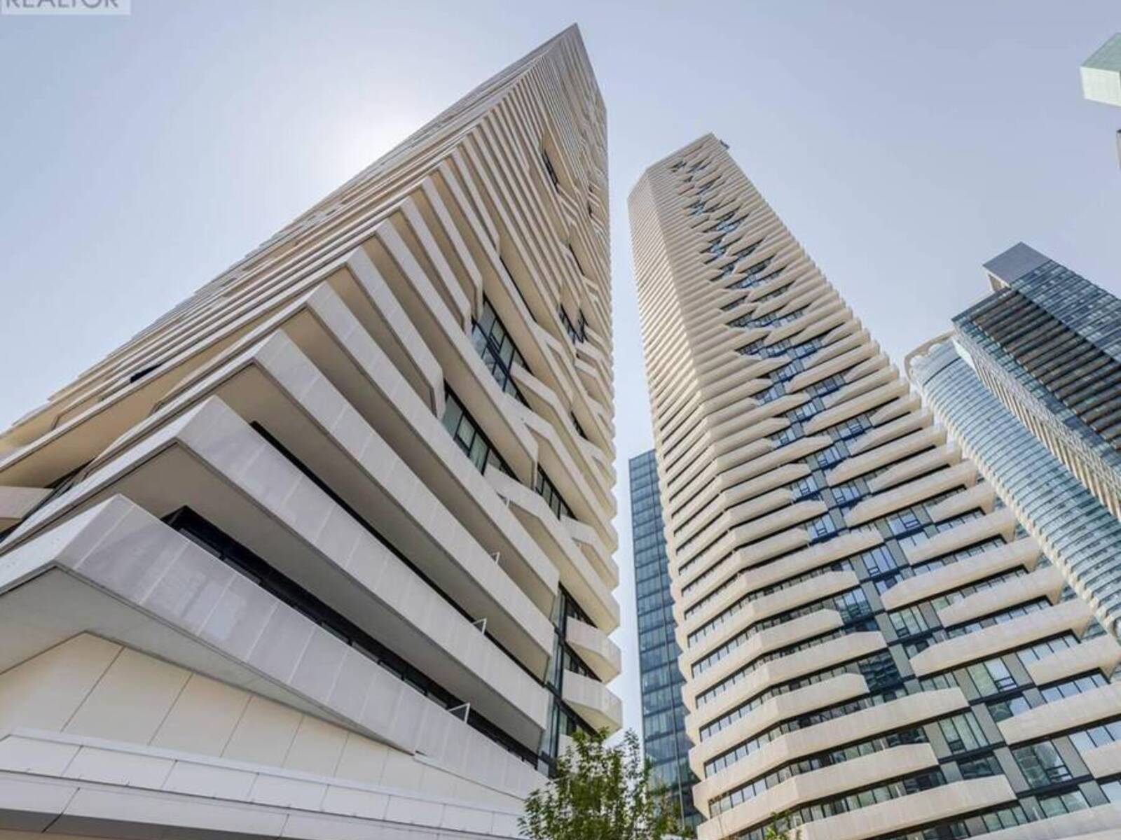 6705 - 100 HARBOUR STREET, Toronto, Ontario M5J 0B5