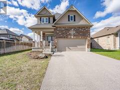 154 ARNOLD CRESCENT Angus Ontario, L3W 0R1