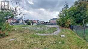 1061 ELGIN MILLS ROAD E | Richmond Hill Ontario | Slide Image Five