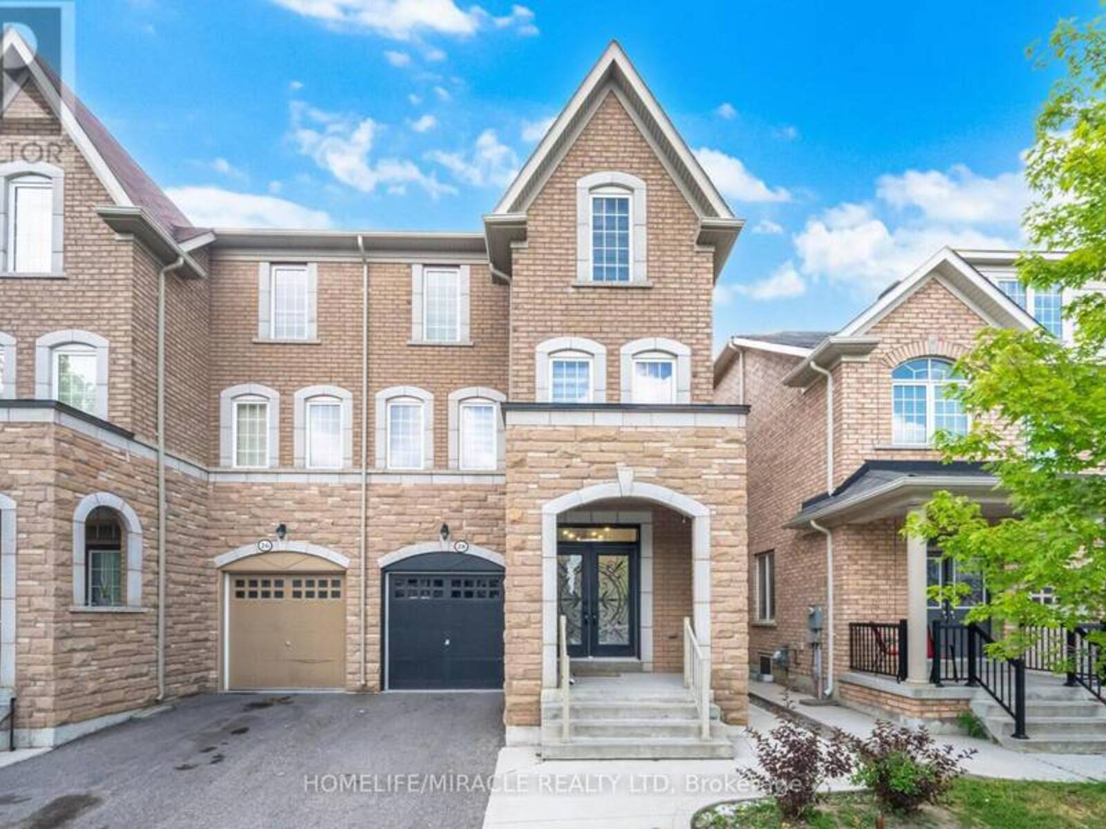 28 SUSSEXVALE DRIVE, Brampton, Ontario L6R 3S1
