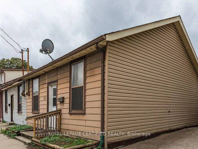 227 WELLINGTON STREET N Hamilton Ontario, L8L 5A7 - 3 Bedrooms Home For Sale