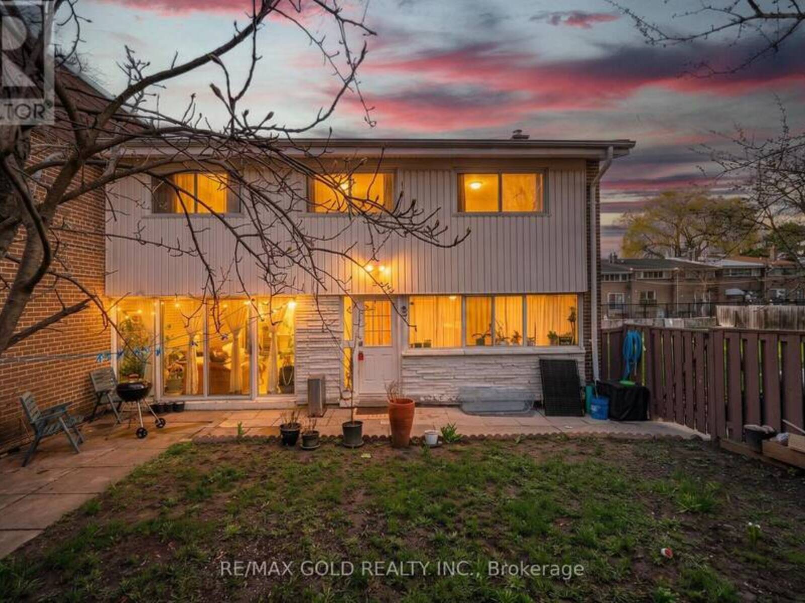 2 - 30 SENTINEL ROAD, Toronto, Ontario M3M 2Y8