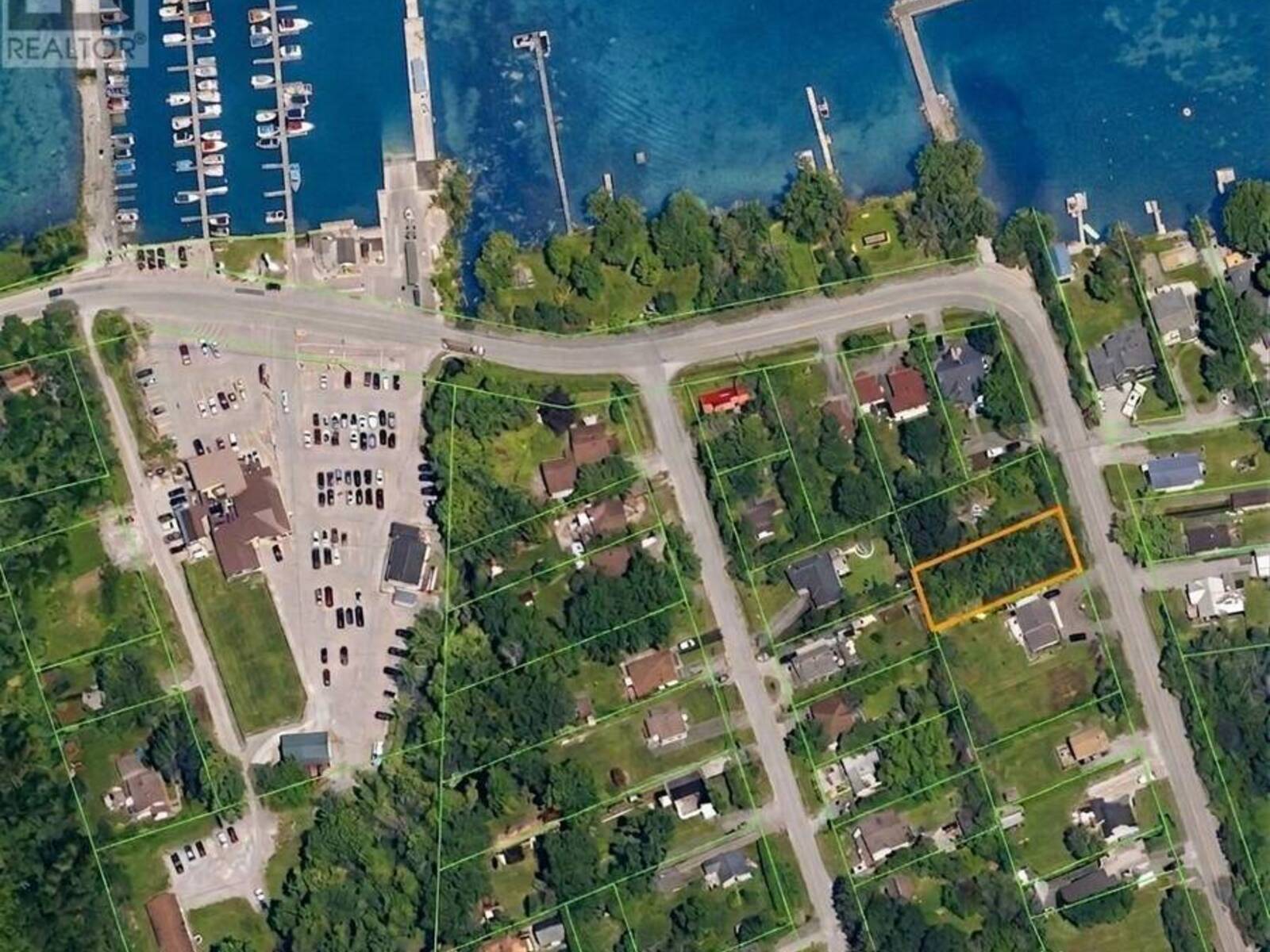 8 HADDEN ROAD, Georgina, Ontario L0E 1R0