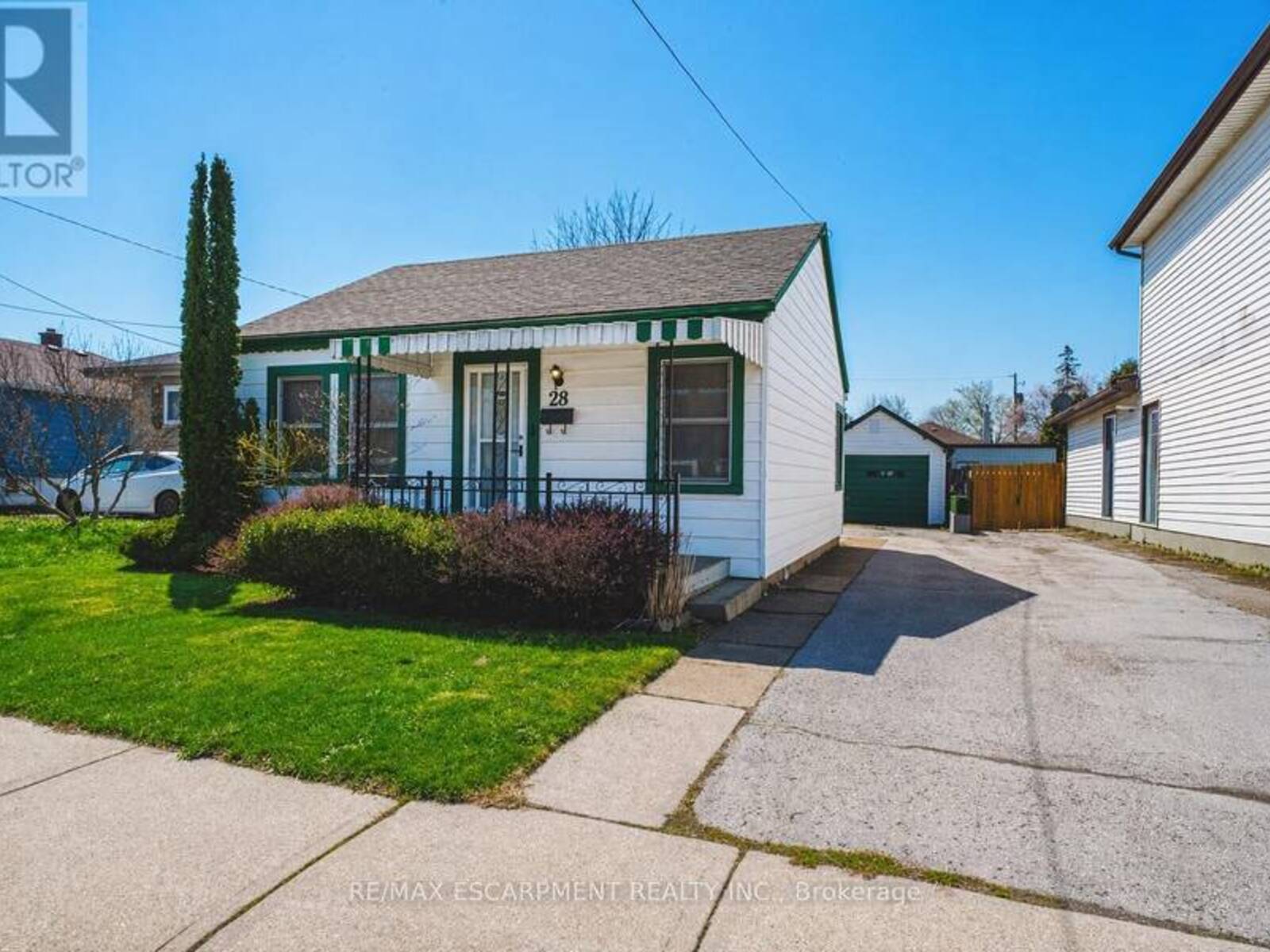 28 MUNN STREET, Hamilton, Ontario L8V 1J9