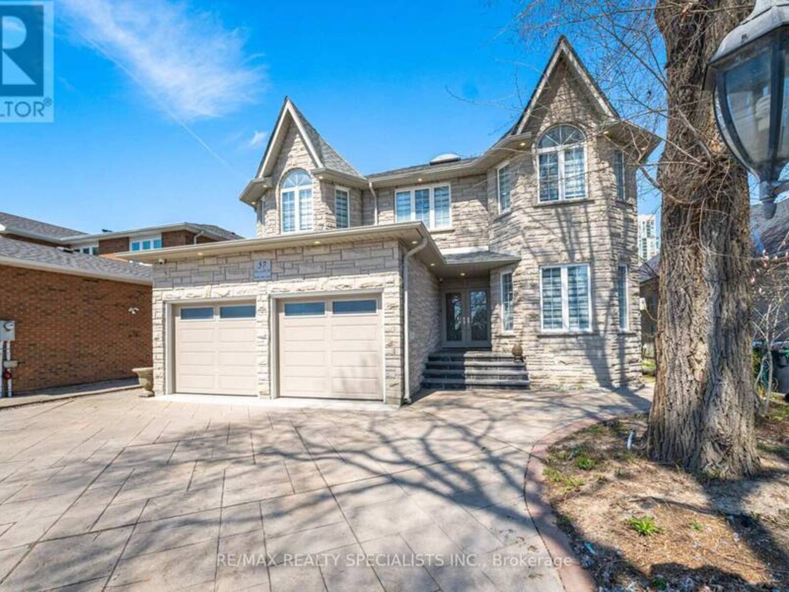 57 FAIRVIEW ROAD W, Mississauga, Ontario L5B 1K7