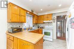 8 FAYWOOD DRIVE | Brampton Ontario | Slide Image Three
