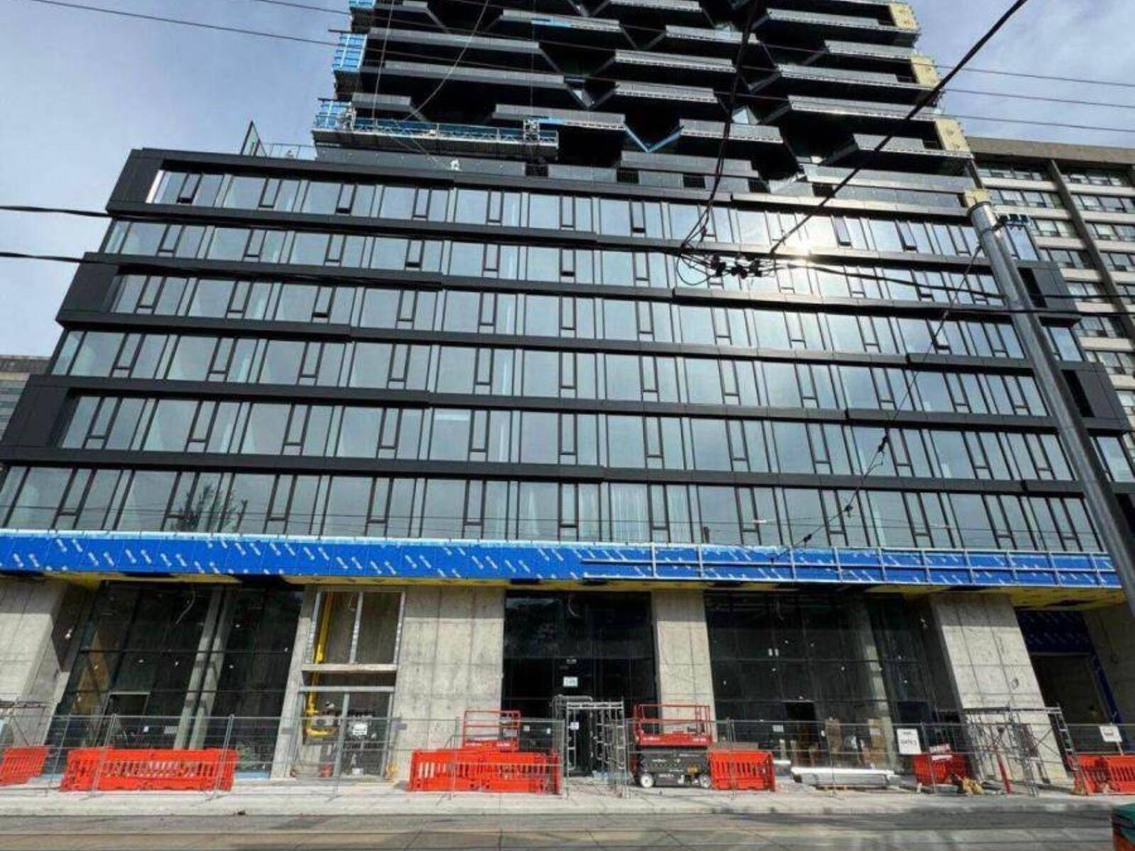 414 - 195 MCCAUL STREET, Toronto, Ontario M5T 0E5