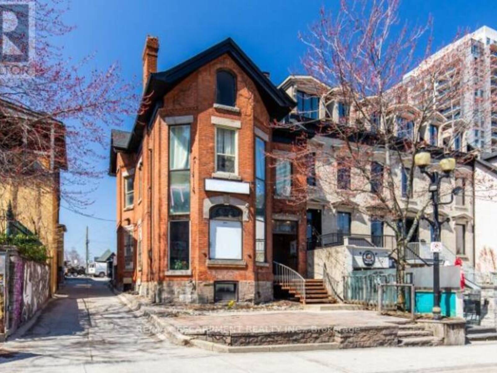 38 HESS STREET S, Hamilton, Ontario L8P 3N1