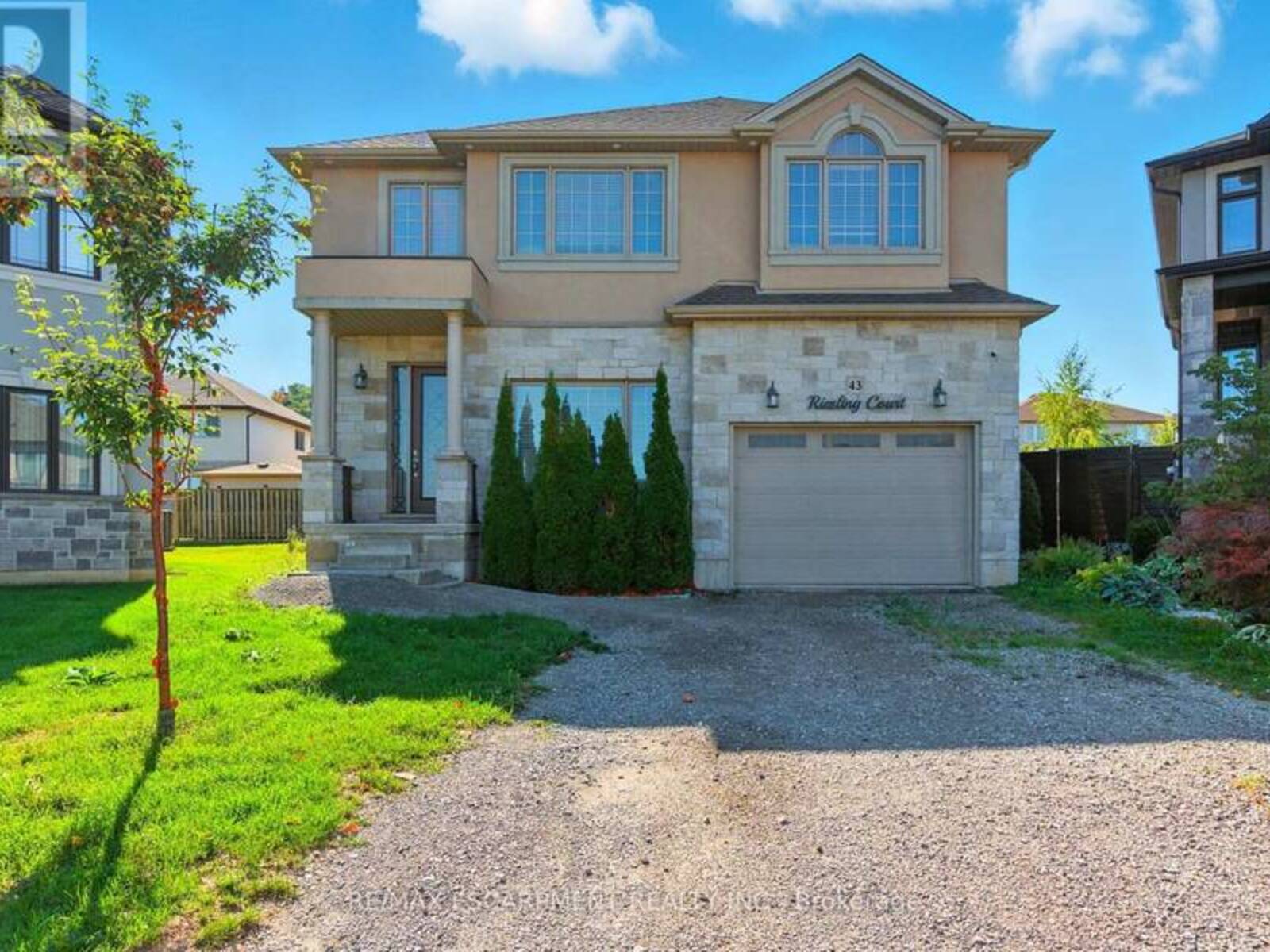 43 RIESLING COURT, Hamilton, Ontario L8G 0B4