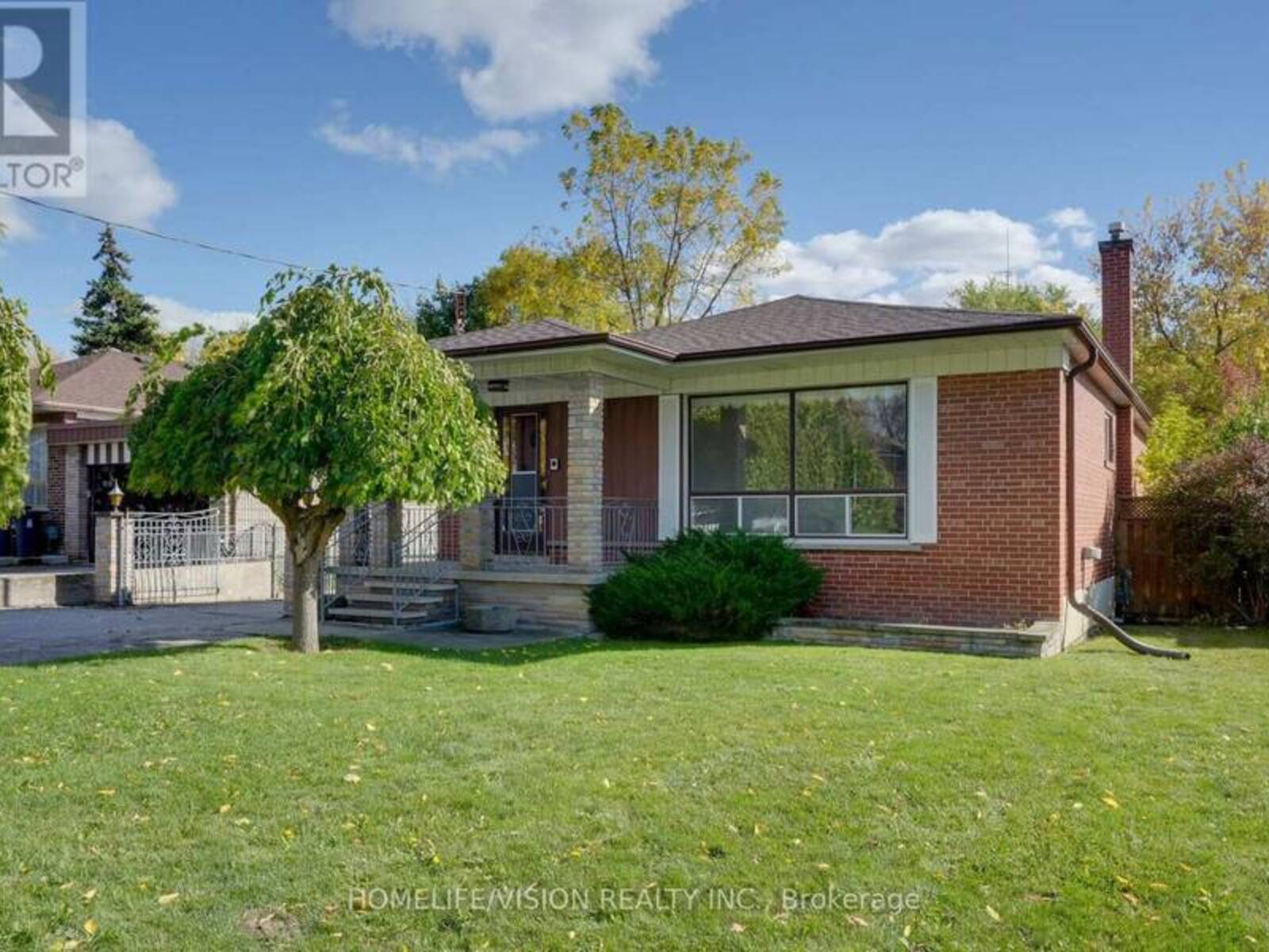 239 EPSOM DOWNS DRIVE, Toronto, Ontario M3M 1T3