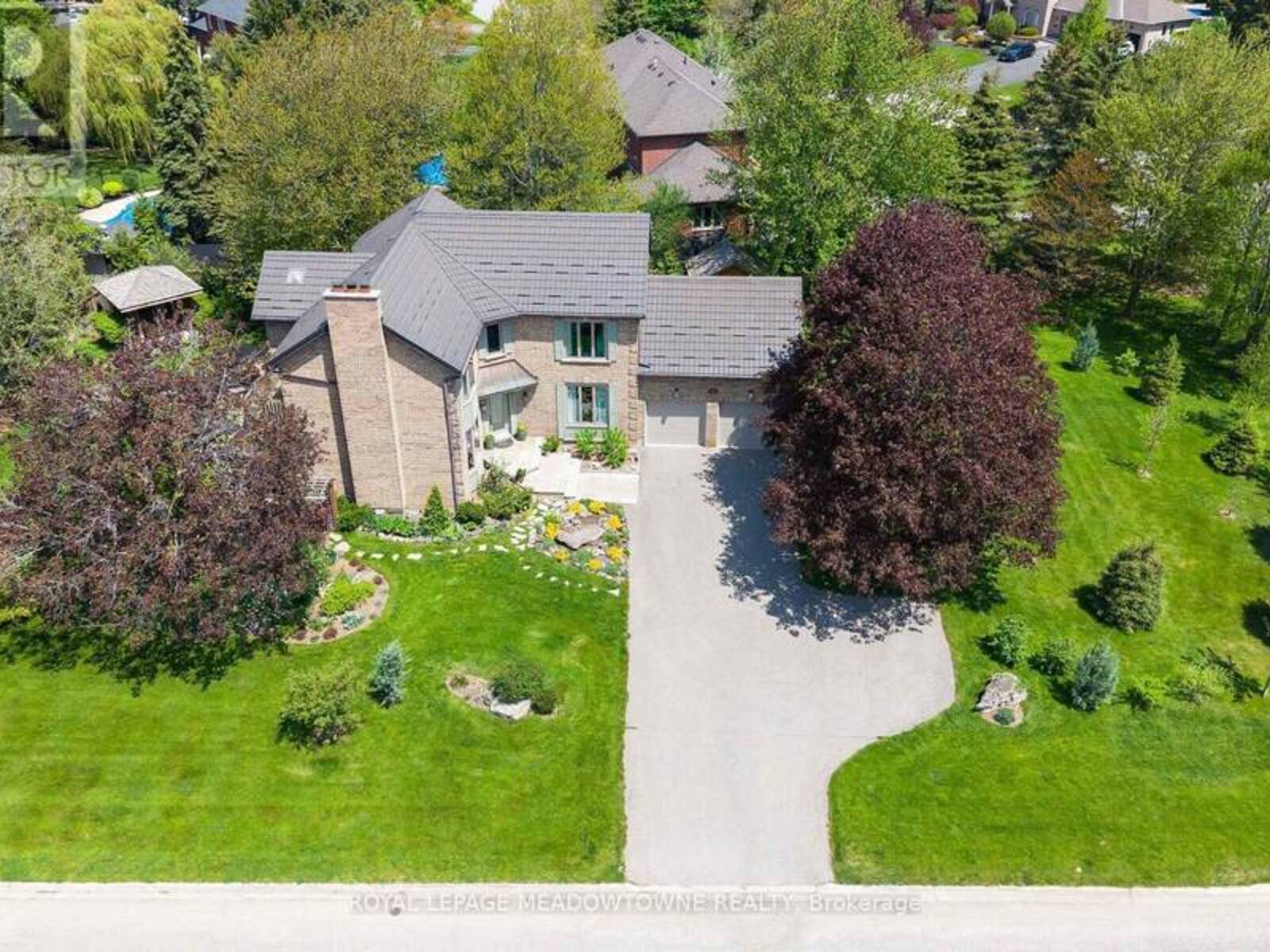 16 OAK RIDGE DRIVE, Halton Hills, Ontario L7G 5G6