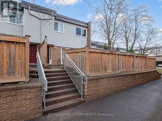 148 MILESTONE CRESCENT Aurora Ontario, L4G 3M2 - 3 Bedrooms Condo For Sale