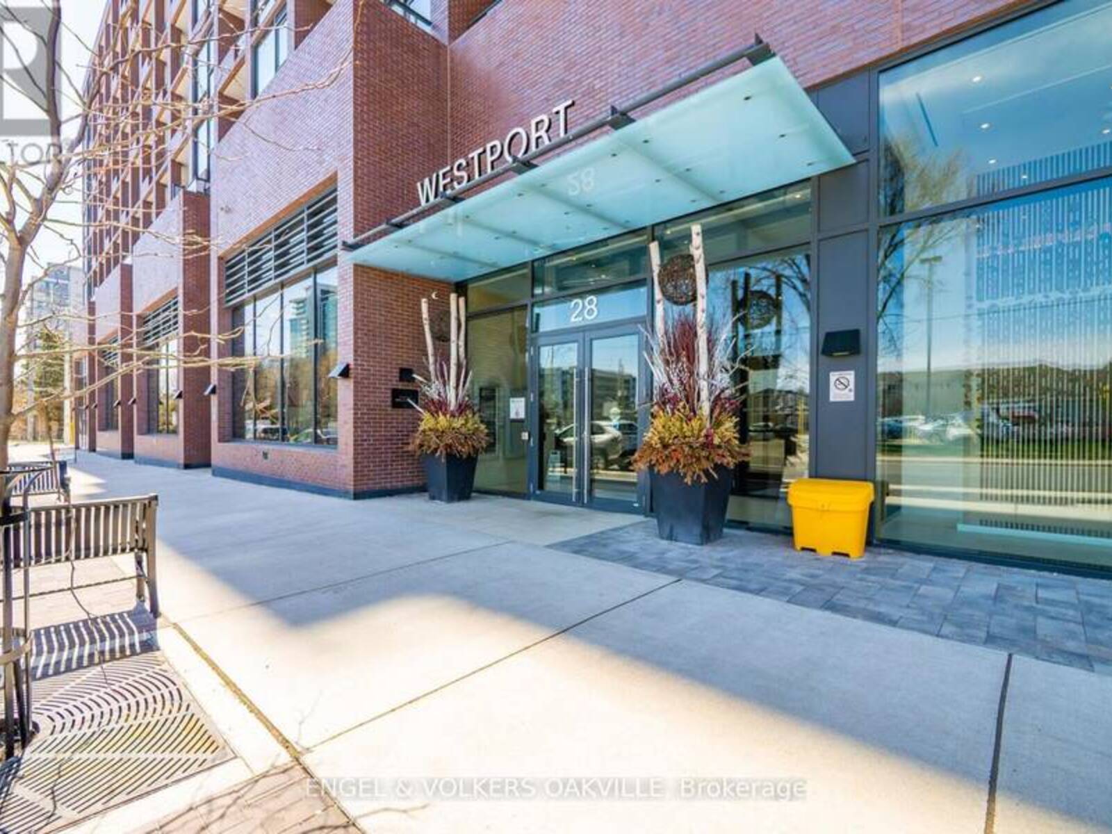 418 - 28 ANN STREET, Mississauga, Ontario L5G 0E1