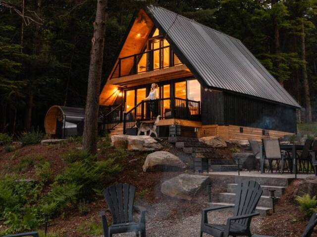 201 N MENOMINEE LAKE ROAD Huntsville Ontario, P1H 2J3 - 2 Bedrooms Waterfront Home For sale
