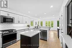 409 ALEX DONER DRIVE | Newmarket Ontario | Slide Image Nine