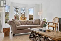409 ALEX DONER DRIVE | Newmarket Ontario | Slide Image Five