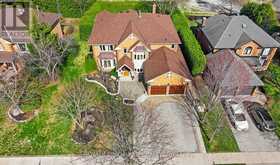 409 ALEX DONER DRIVE | Newmarket Ontario | Slide Image Two