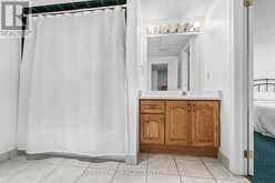 409 ALEX DONER DRIVE | Newmarket Ontario | Slide Image Thirty-two