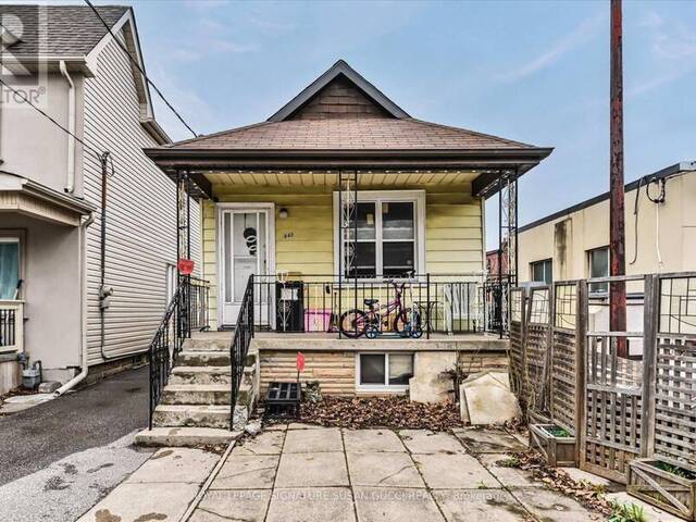 840 SAMMON AVENUE Toronto Ontario, M4C 2E8 - 4 Bedrooms Home For Sale