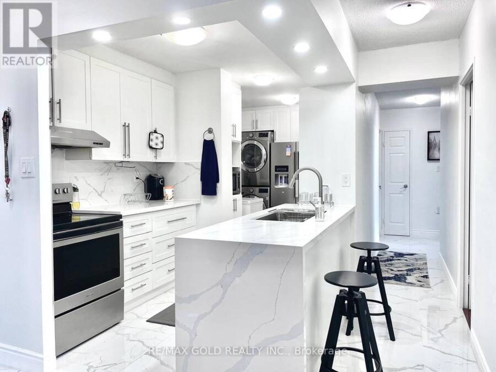 1611 - 390 DIXON ROAD, Toronto, Ontario M9R 1T4