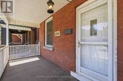 224 BALSAM AVENUE S | Hamilton Ontario | Slide Image Four