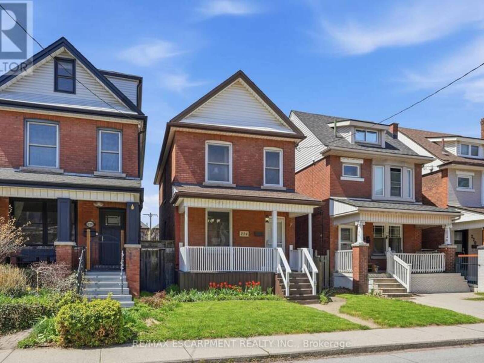 224 BALSAM AVENUE S, Hamilton, Ontario L8M 3C1