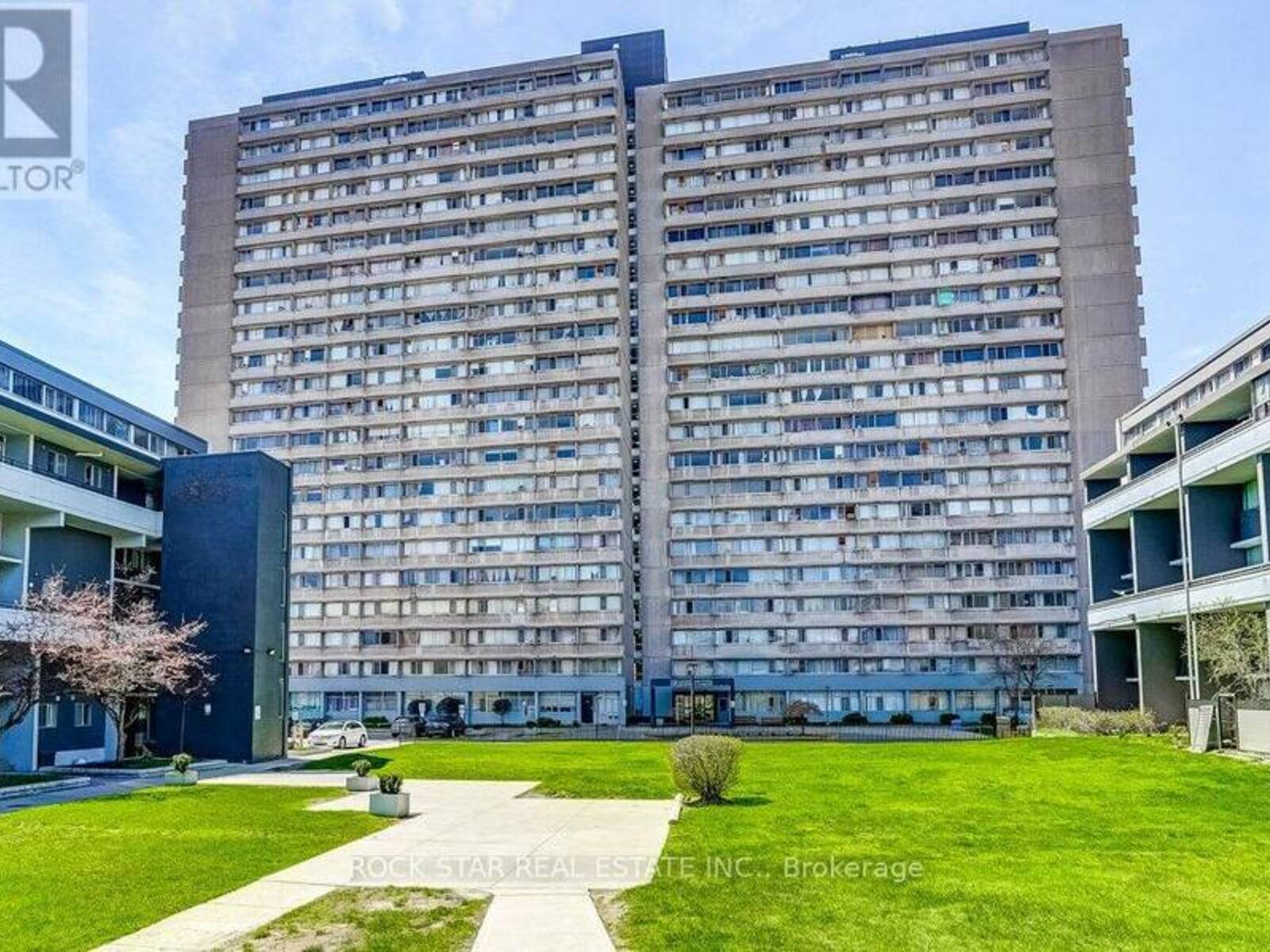 708 - 10 SUNNY GLENWAY, Toronto, Ontario M3C 2Z3
