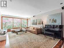94 LAURENTIDE DRIVE | Toronto Ontario | Slide Image Three