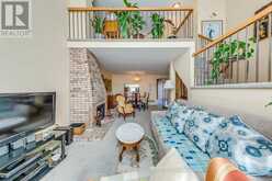 4 ENGLISH IVYWAY | Toronto Ontario | Slide Image Eight