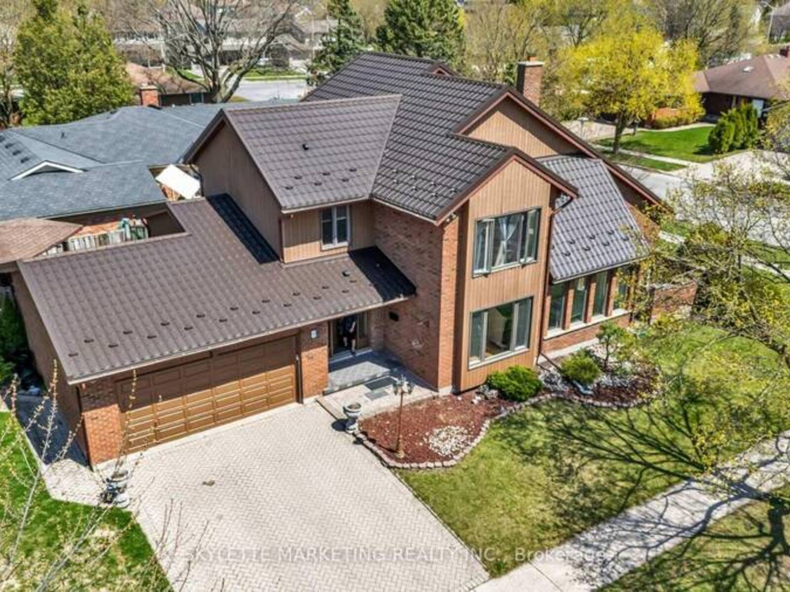 2 DEER VALLEY CRESCENT, London, Ontario N6J 4K9