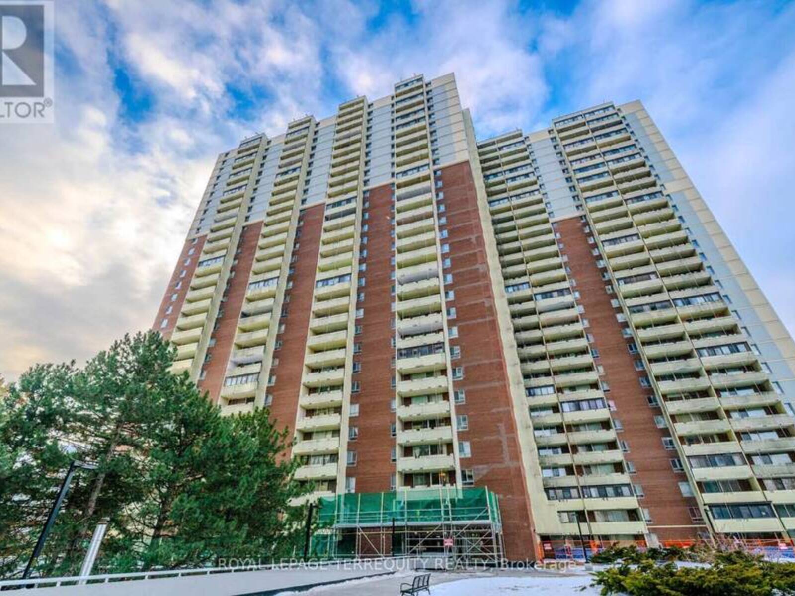 1703 - 1 MASSEY SQUARE, Toronto, Ontario M4C 5L4