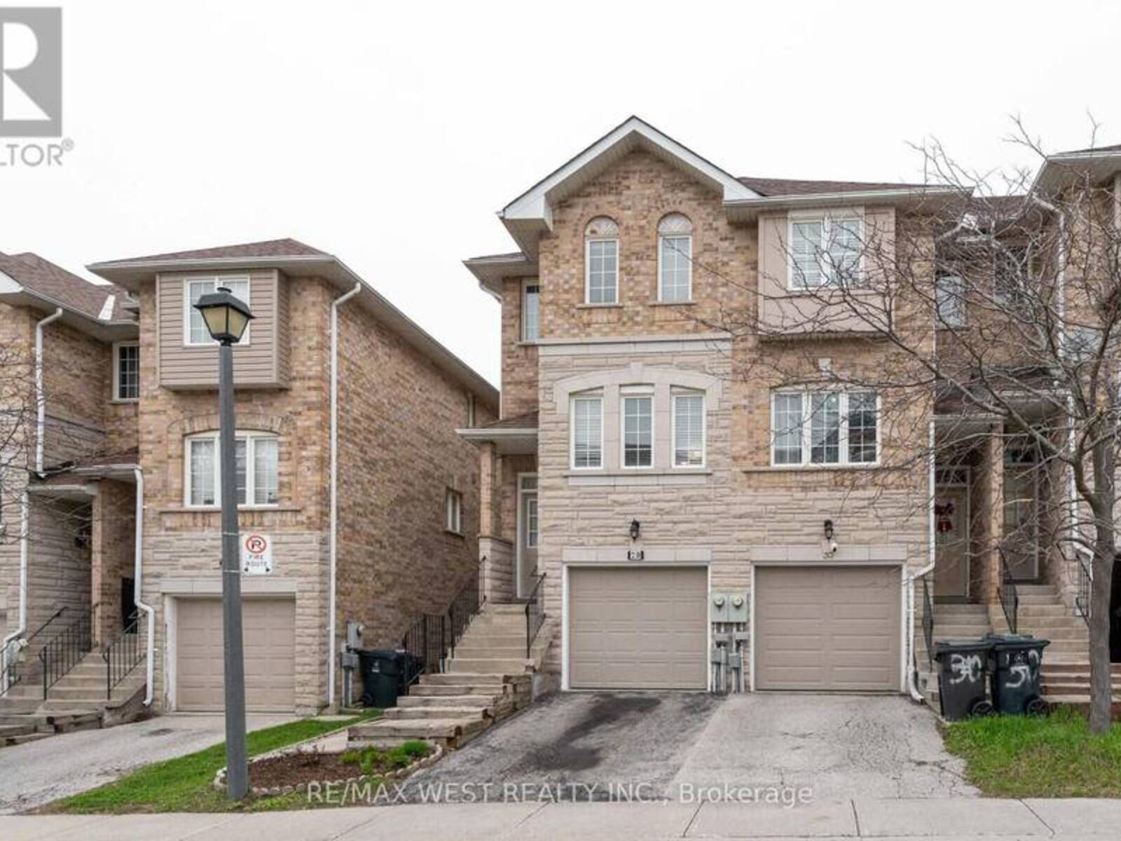 28 SHINING STAR CRESCENT, Toronto, Ontario M6M 5L6