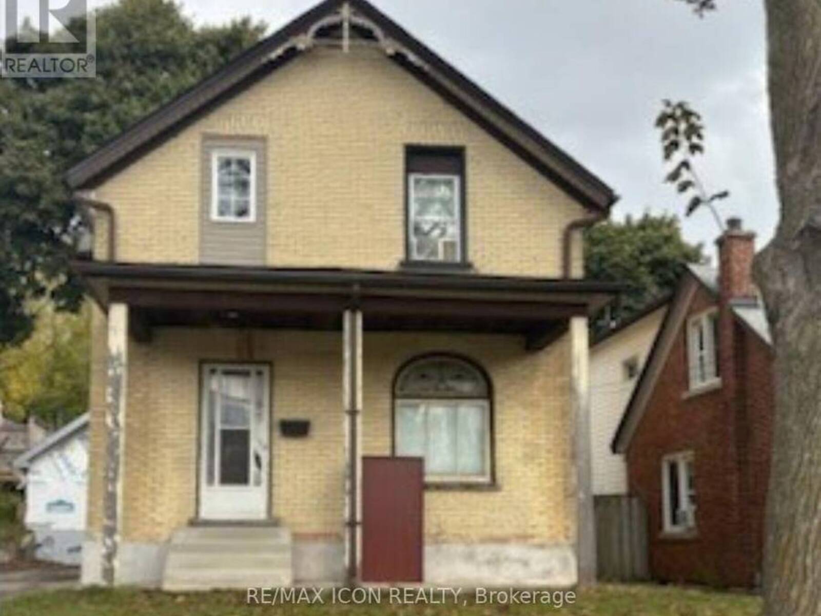138 COURTLAND AVENUE E, Kitchener, Ontario N2G 2V1