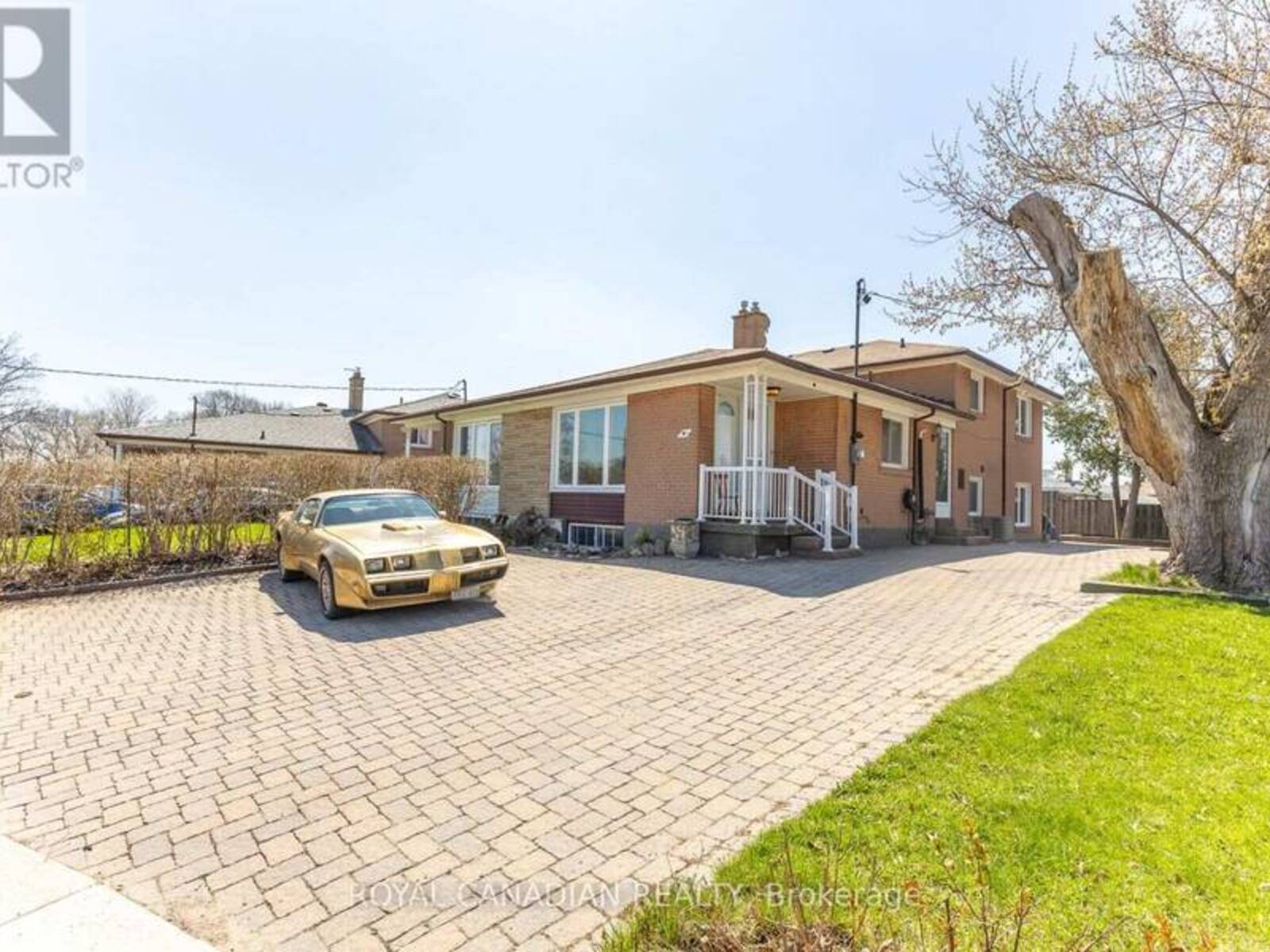 16 GAMBELLO CRESCENT, Toronto, Ontario M3J 1W3