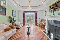 220 WALMER ROAD | Toronto Ontario | Slide Image Ten