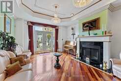 220 WALMER ROAD | Toronto Ontario | Slide Image Thirteen