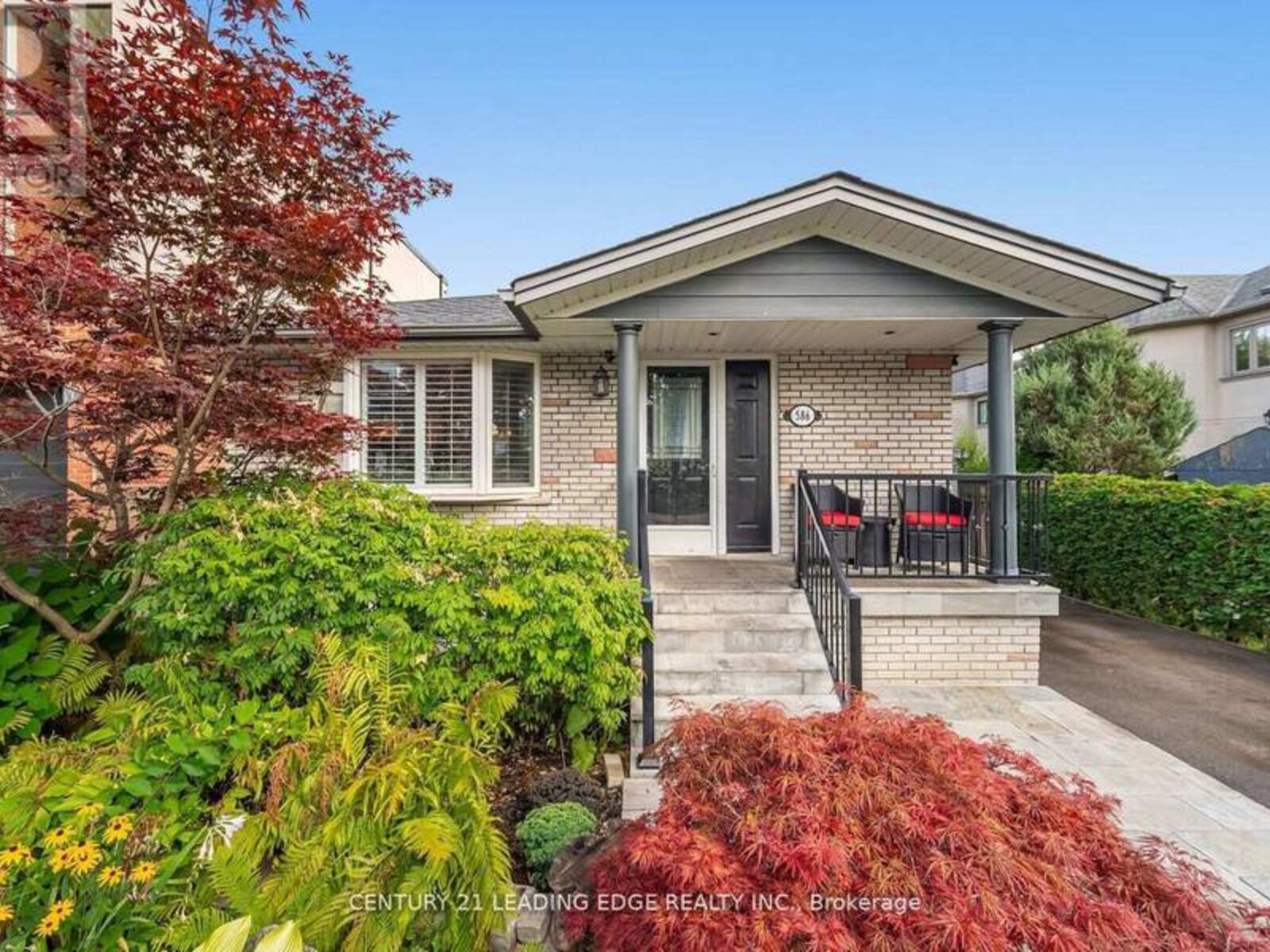 586 CURZON AVENUE, Mississauga, Ontario L5G 1P9