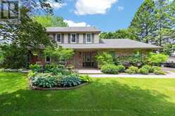 8 GRANT COURT | East Gwillimbury Ontario | Slide Image Two