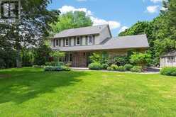 8 GRANT COURT | East Gwillimbury Ontario | Slide Image Four